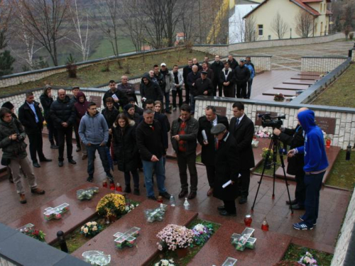 FOTO: Theodor Meron odao počast žrtvama na Uzdolu