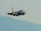 Pogledajte kako američki F-16 slijeće na trup u talijanskoj zračnoj bazi Aviano