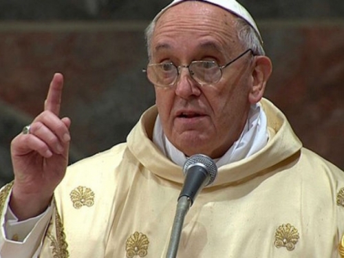 Papa Franjo osudio trgovinu djecom i odraslim ljudima