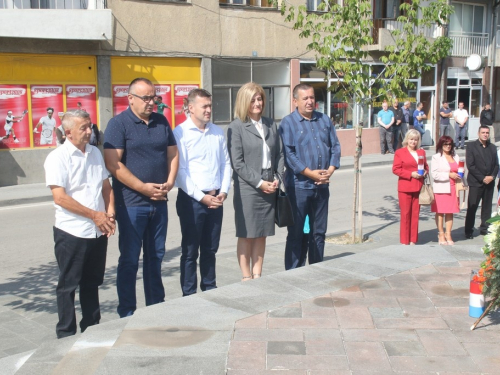 FOTO: Polaganjem vijenaca i svečanom sjednicom započelo obilježavanje Dana općine