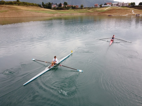 FOTO: Na Ramskom jezeru održana 8. veslačka regata