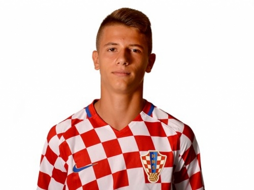 Dinamov talent na svoj 18. rođendan potpisao za Hajduk!