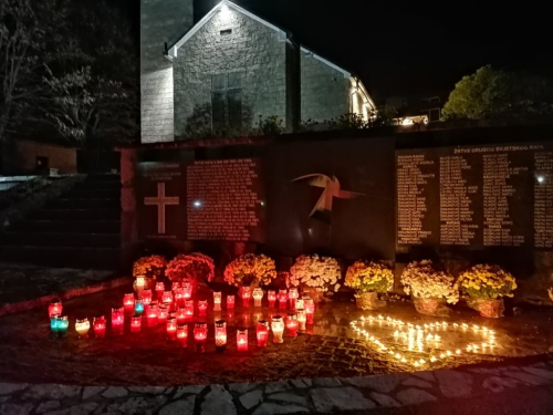 FOTO/VIDEO: Sjećanje na Vukovar u župi Gračac