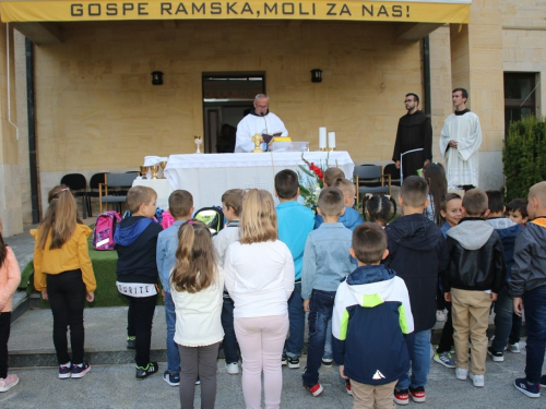 FOTO: Drugi dan trodnevnice na Šćitu - blagoslov prvašića i školskih torbi