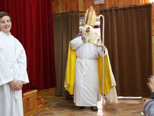 FOTO: Sv. Nikola i ove godine razveselio djecu u župi Rama Šćit