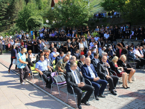 FOTO/VIDEO: Na Uzdolu obilježena 22. obljetnica stravičnog pokolja nad Hrvatima