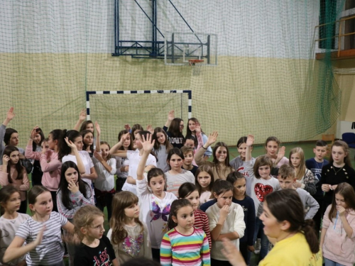 FOTO/VIDEO: Dječji zbor župe Prozor dva dana u Lašvanskoj dolini