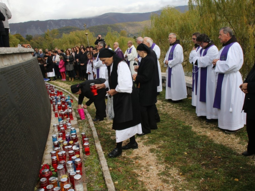 FOTO: Dan sjećanja na ramske žrtve u župi Rama-Šćit