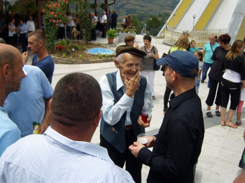 FOTO: Misa sekundacija mladomisnika Ljube Zelenike u župi Uzdol