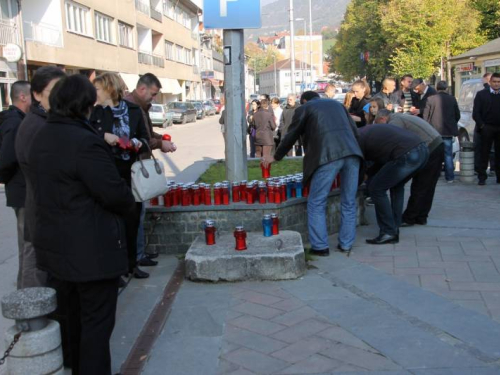 Povodom Svih svetih u Prozoru zapaljene svijeće za poginule i preminule branitelje