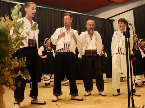 FOTO: Večer folklora u Prozoru: HKUD-ovi ''Rama'' i ''fra Petar Bakula'' oduševili publiku