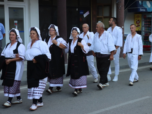 FOTO/VIDEO: 2. večer folklora u Prozoru - ''Običaje svoje zaboravit neću''