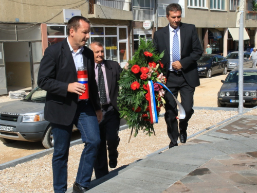 FOTO: Polaganjem vijenaca i svečanom sjednicom započelo obilježavanje Dana općine