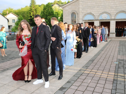 FOTO: Matura 2025. - Defile mladosti na ulicama Prozora