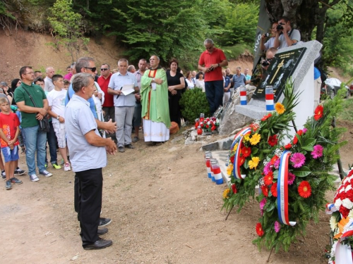 FOTO: Na Pomenu otkrivena spomen-ploča dvojici poginulih branitelja iz Rame