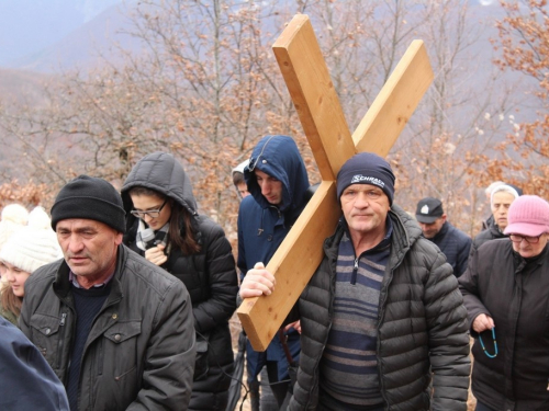 FOTO: Put križa u župi Uzdol - prva korizmena nedjelja