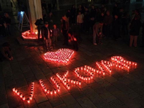Dan sjećanja: I moj grad svijetli za Vukovar!