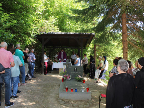 FOTO: Hodočašće na grob fra Stjepana Barišića u župi Uzdol
