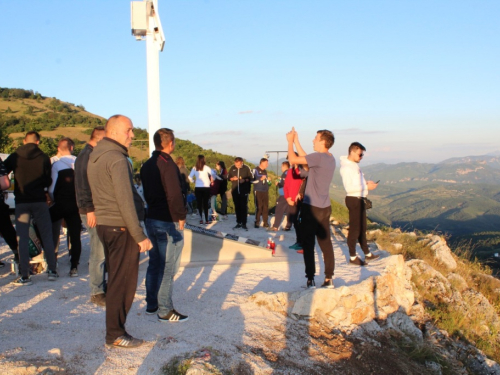 FOTO| Gmićani podigli križ na Makljenu