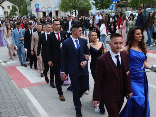 FOTO/VIDEO: Matura 2023. - Defile mladosti na ulicama Prozora