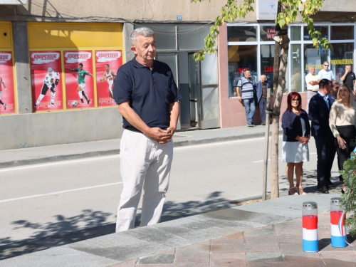 FOTO: Polaganjem vijenaca i svečanom sjednicom započelo obilježavanje Dana općine