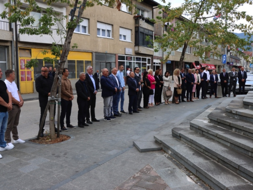 FOTO: Polaganjem vijenaca i svečanom sjednicom započelo obilježavanje Dana općine