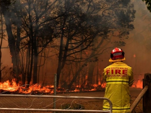 Australski vatrogasci bore se s megapožarom