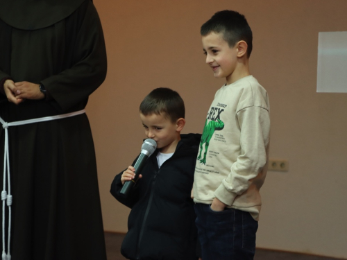 FOTO: Sv. Nikola i ove godine razveselio djecu u župi Rama-Šćit