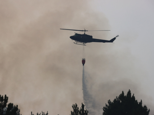 Požar u Rami i dalje gori: Helikopter OS BiH na terenu, iščekuje se pomoć kanadera iz Hrvatske