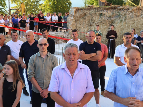 FOTO/VIDEO: Blagoslov temelja Knjižnice i Galerije Franjevačkog samostana Rama-Šćit