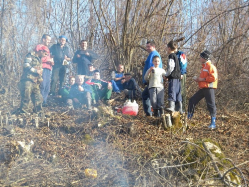 FOTO: Uzdoljani u akciji čišćenja povijesnog groblja "Višnja"