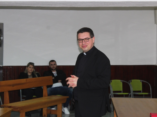 FOTO: Tečaj priprave za brak u župi Uzdol
