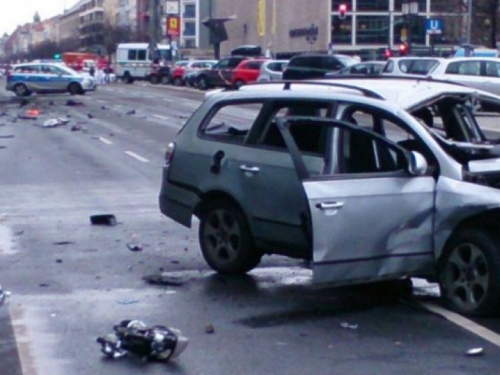 Automobil eksplodirao u vožnji, policija potvrdila da se radi o bombi