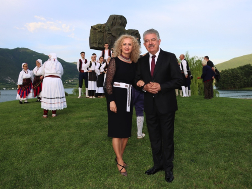 FOTO: Na Šćitu održana 5. kulturno-vjerska baština Hrvata BiH pod geslom ''Vratimo nadu zavičaju''