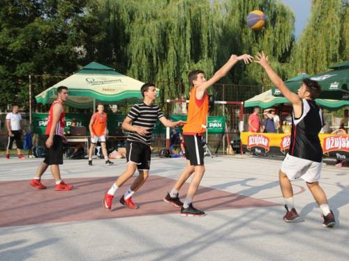 FOTO: Ekipa ''ALF Market'' osvojila Streetball za juniore