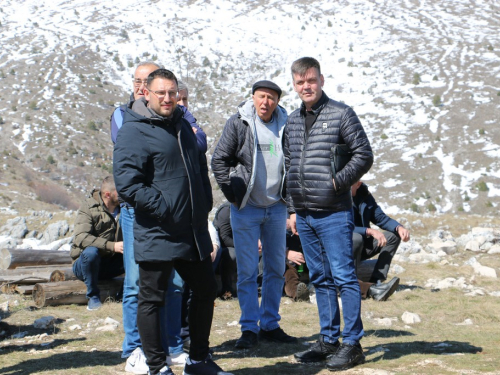 Mirno okupljanje na Zahumu: Ramci poručili – ''Ne damo svoje!''