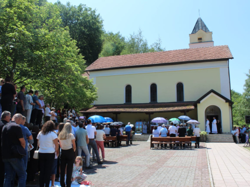 FOTO: Na Uzdolu svečano proslavljen sv. Ivo, patron župe