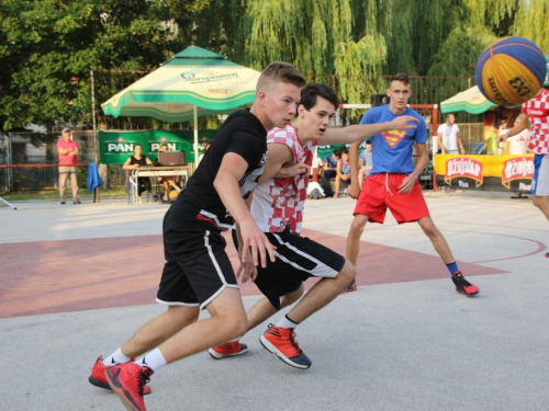 FOTO: Ekipa ''ALF Market'' osvojila Streetball za juniore