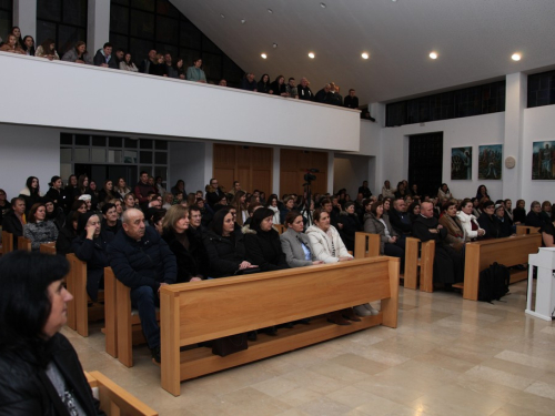 FOTO: Drugi dan duhovne obnove u župi Rumboci i koncert VS „Arabella“