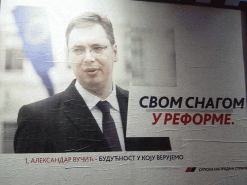 Kažnjen zbog kidanja plakata sa likom Aleksandra Vučića