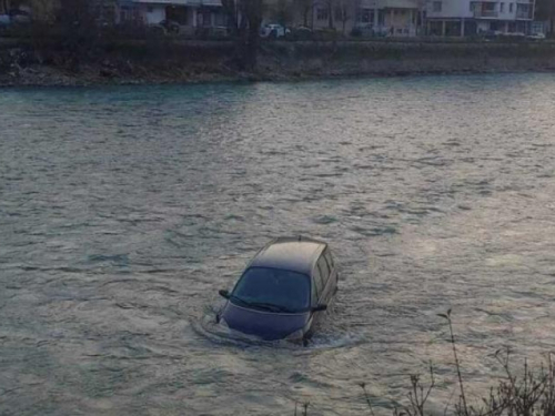 Konjic: Automobil završio u Neretvi