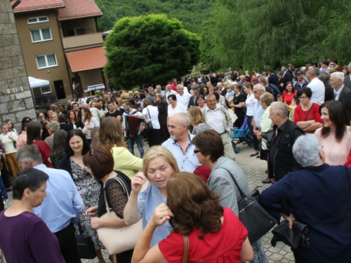 FOTO: Vanjska proslava sv. Ante u župi Gračac