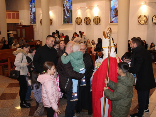 FOTO: Sv. Nikola posjetio župu Prozor
