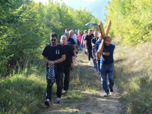 Križni put i slavlje sv. Mise na Uzdolskoj kalvariji