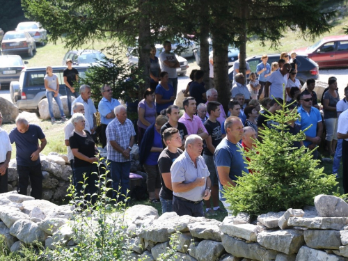 FOTO/VIDEO: Na Vran planini služena misa za poginule duvandžije