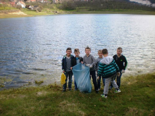 FOTO: Učenici u Eko akciji čišćenja obale Ramskog jezera