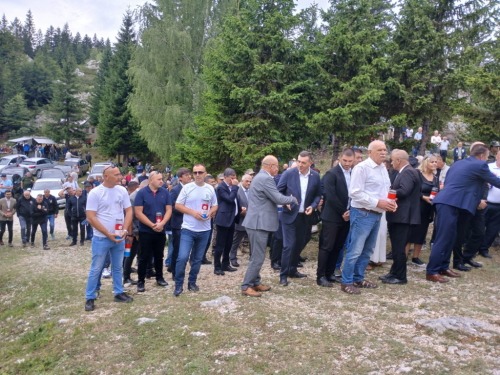 FOTO: Na Stipića livadi obilježena 32. godišnjica stradanja 39 hrvatskih civila i branitelja