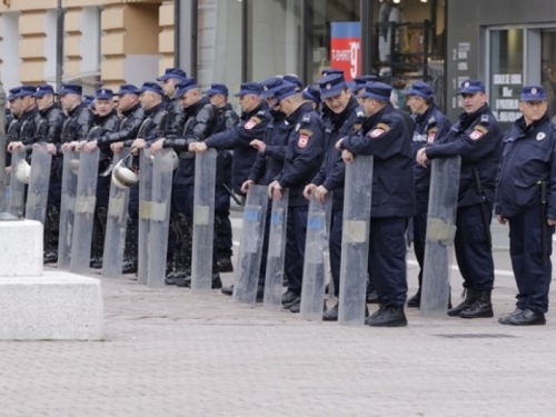 U Banja Luci danas najavljeni prosvjedi opozicije i miting vladajućih stranaka