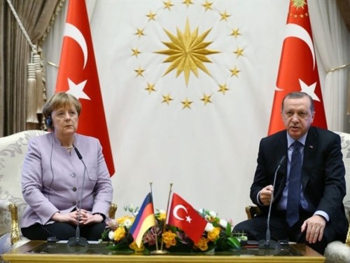 Merkel govorila o "islamskom terorizmu", što se Erdoganu nimalo nije svidjelo