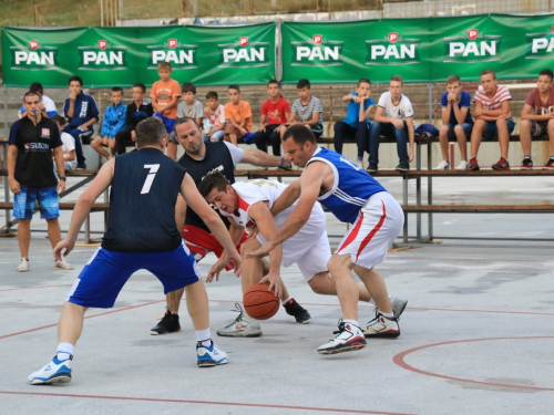 FOTO: U Prozoru počeo 13. Streetball turnir